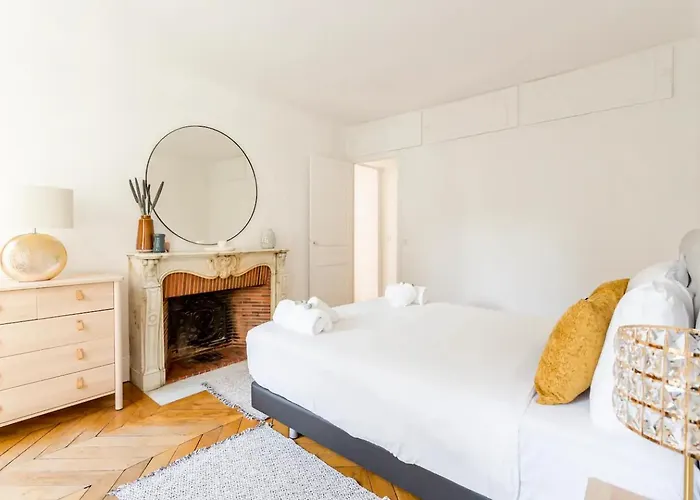 8p - 3br Le Marais Spacious - - Historic 아파트 파리